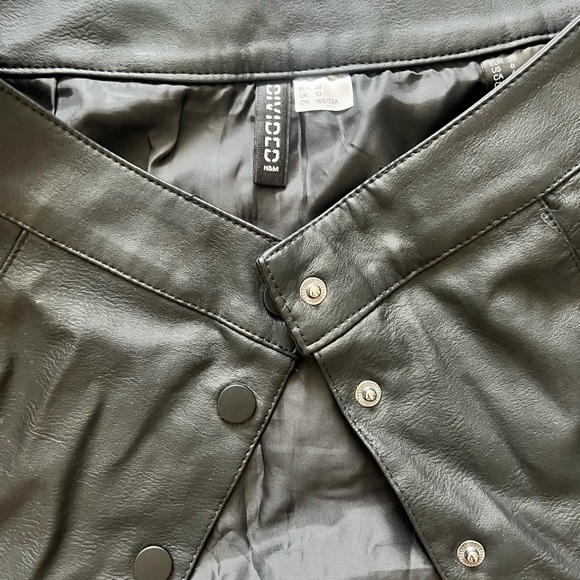 Black button leather skirt - Picture 4 of 4